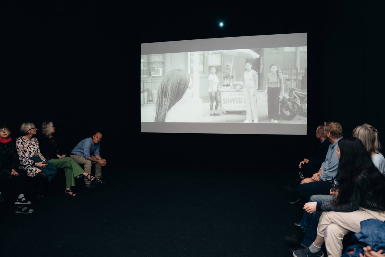 Installationsfoto af udstillingen 'The Fury' af Shirin Neshat på Viborg Kunsthal, 2023.