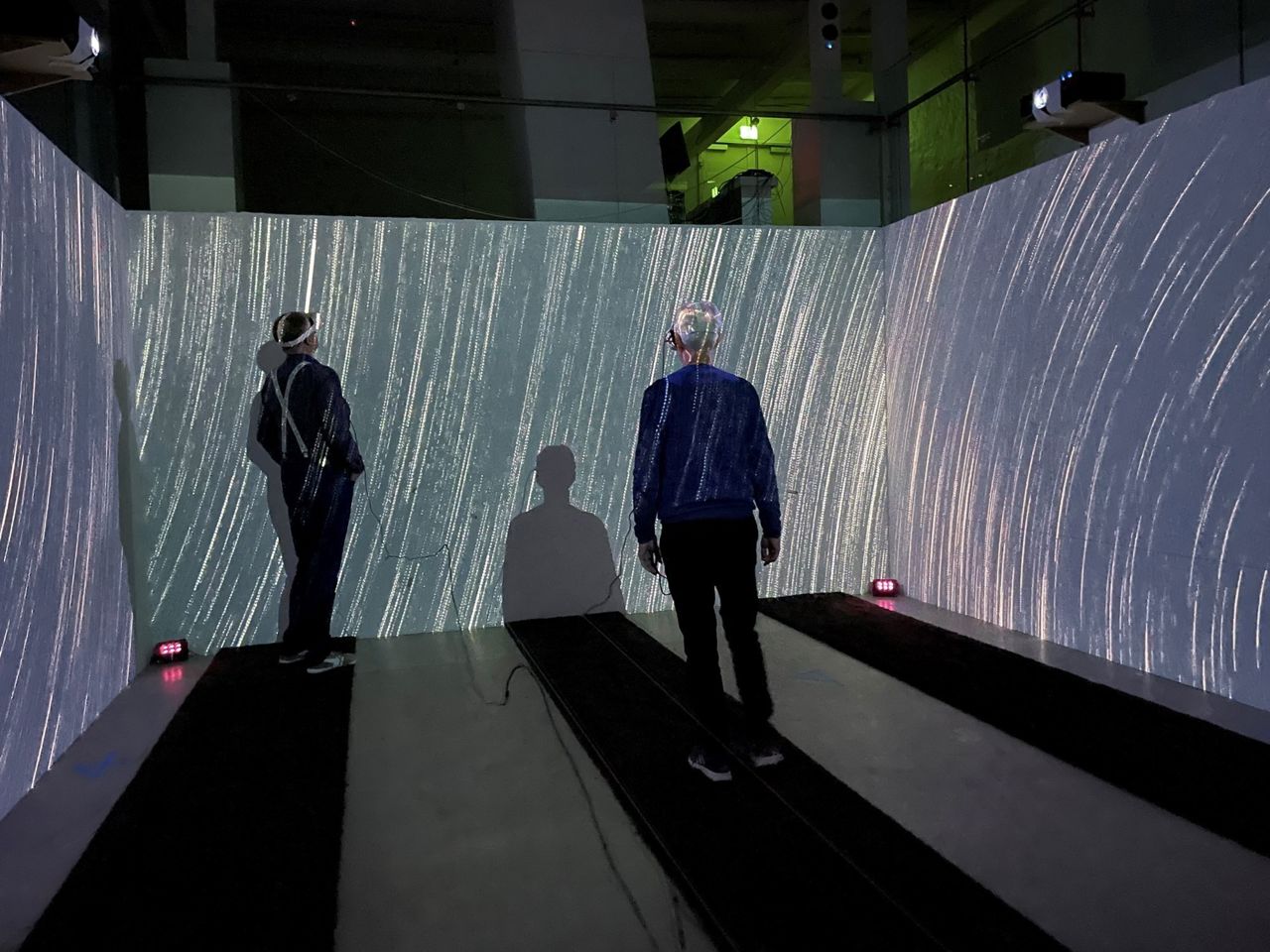 Installationsfoto. SUPERFLEX, Psychoplankton, 2022.