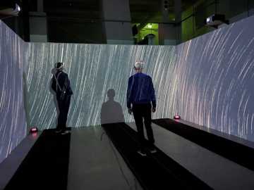 Installationsfoto. SUPERFLEX, Psychoplankton, 2022.