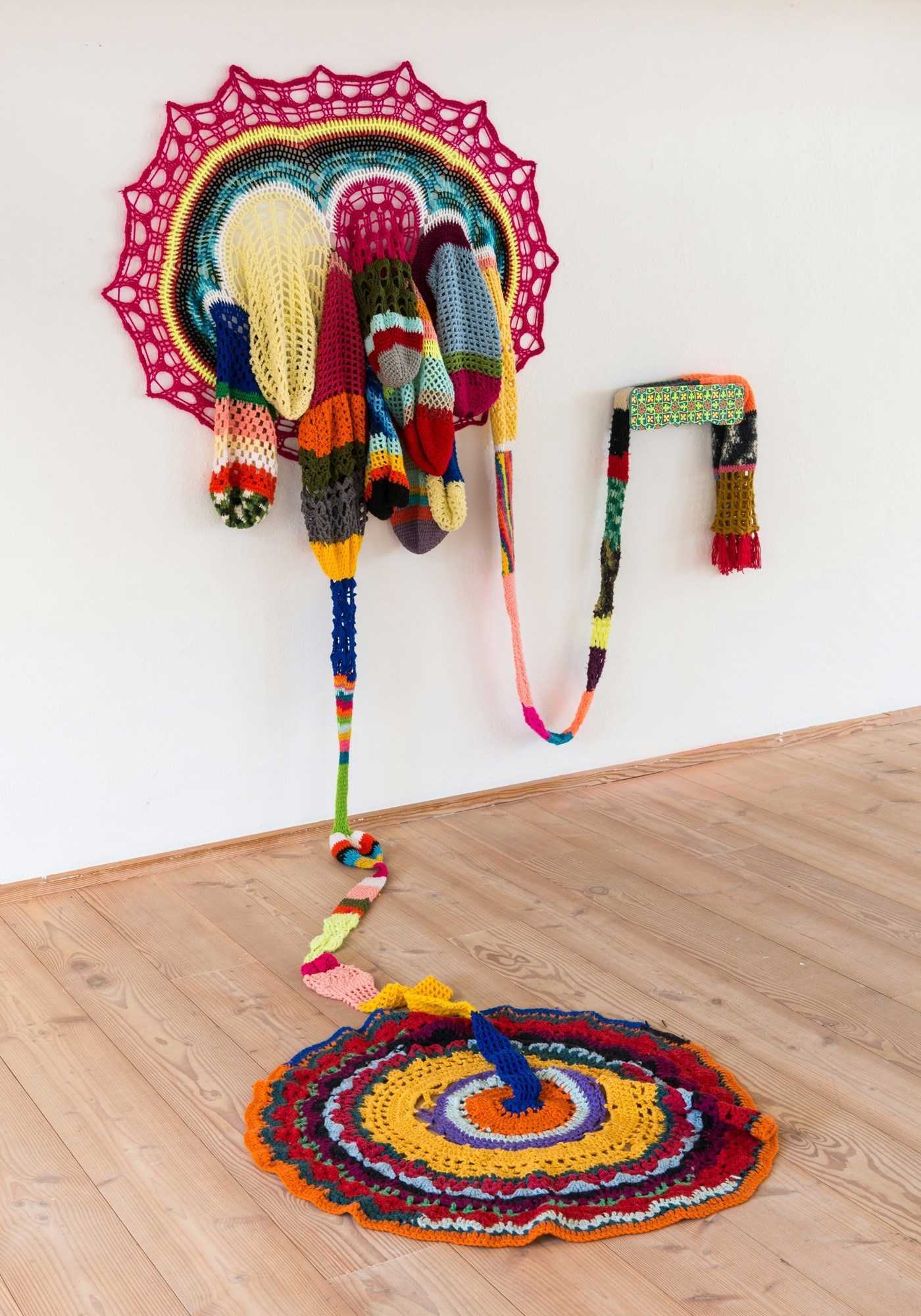 Installationsfoto af udstillingen Enredado på Viborg Kunsthal