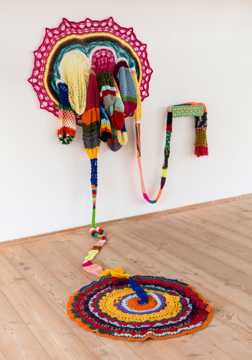 Installationsfoto af udstillingen Enredado på Viborg Kunsthal