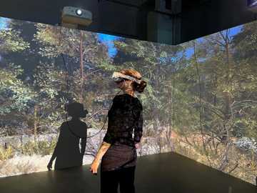 VR-installation på Viborg Kunsthal. 'A&E VR Eksperiment Adolf Adam And Eva Eve' af Paul McCarthy, 2021.