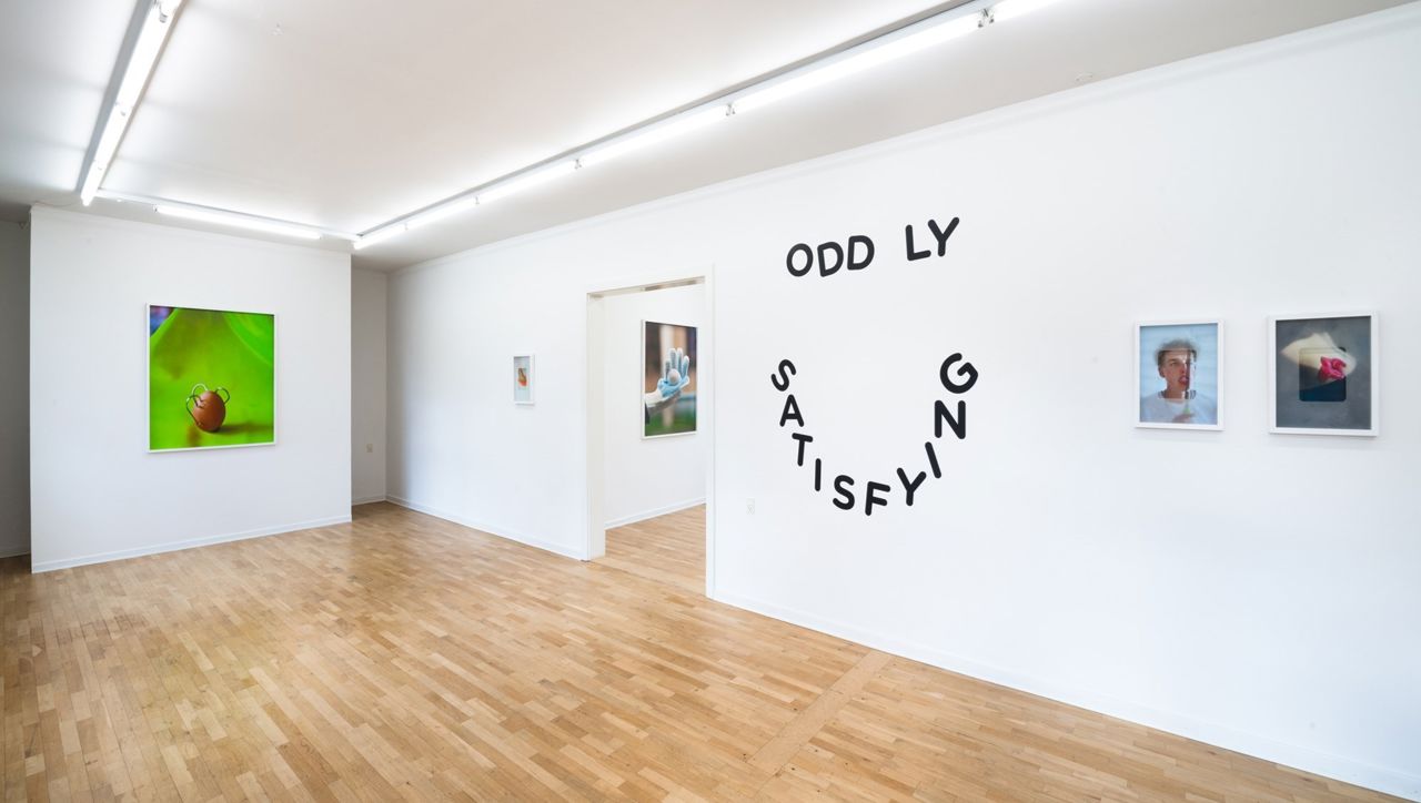 Installationsfoto. 'Oddly Satifying' Fryd Frydendahl, 2022