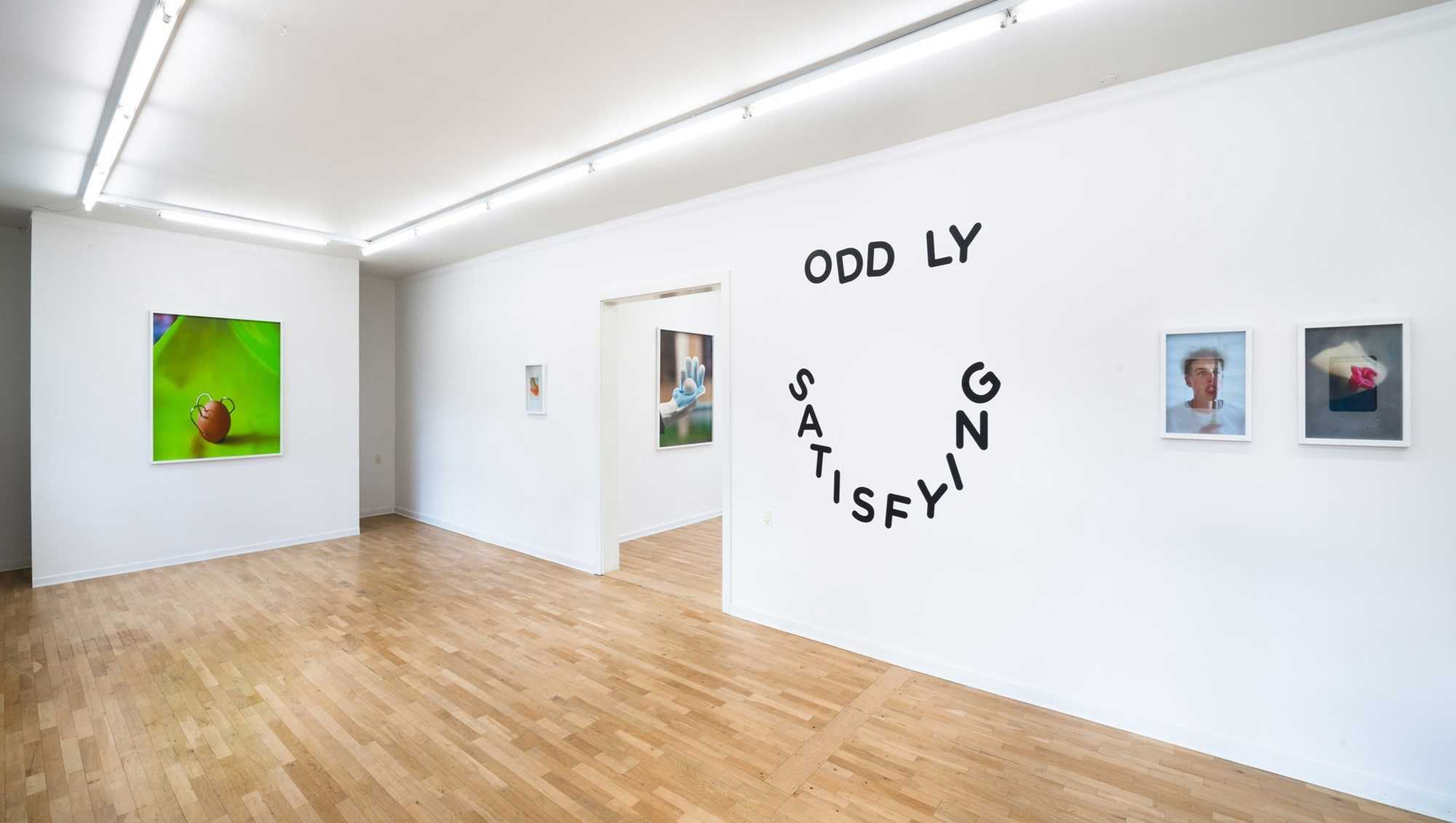 Installationsfoto. 'Oddly Satifying' Fryd Frydendahl, 2022