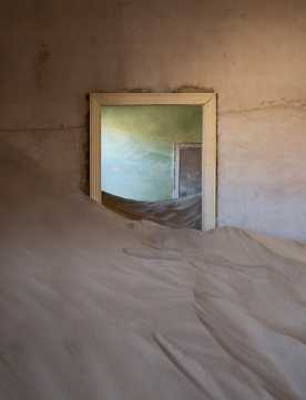 Green Room, 2015 af Helene Schmitz. Fotoudstilling Sunken Gardens på Viborg Kunsthal 2022