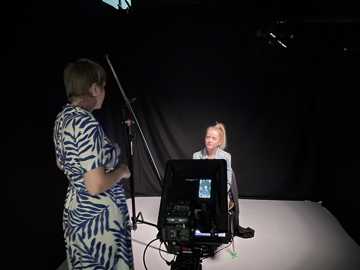 Bag optagelserne til viborgversionen 'People We Love' af Kit Monkman