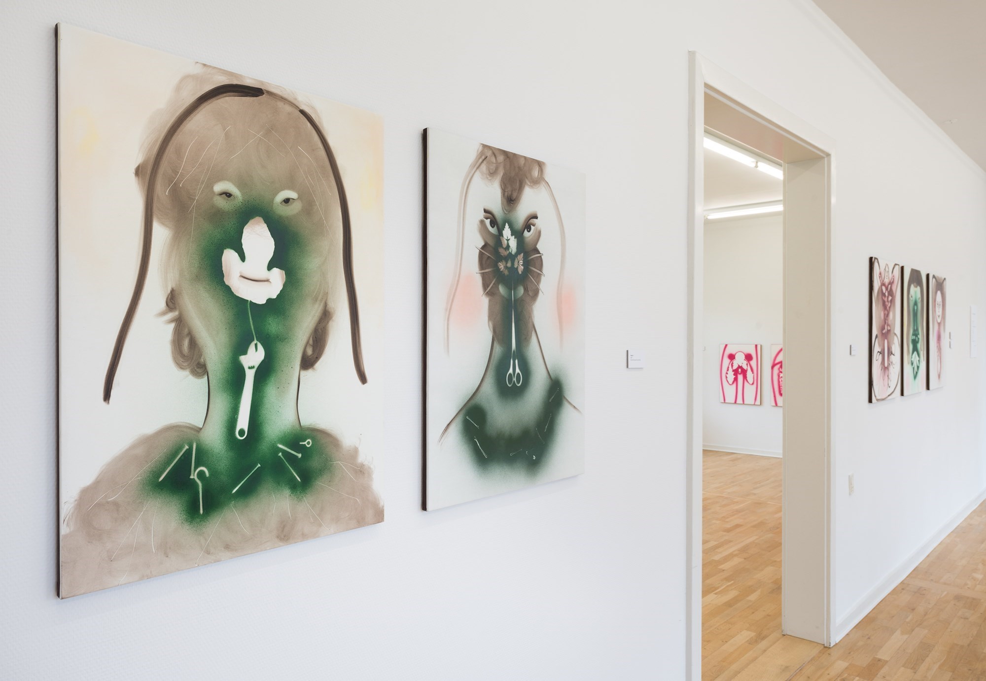 Installationsfoto, Kathrine Ærtebjerg, Viol Hvidkål Væren, 2021