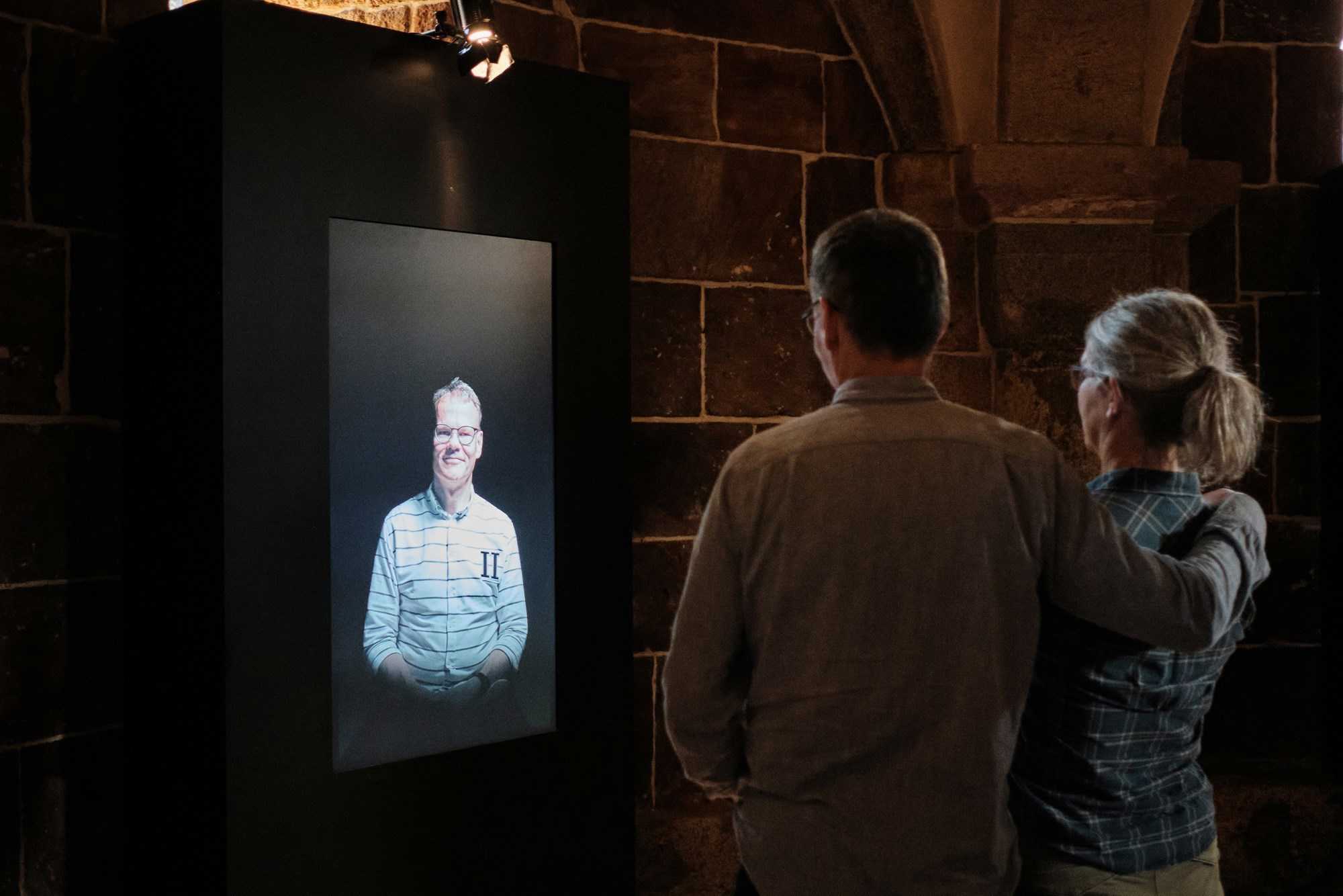 Installationsfoto af udstillingen 'People We Love', Viborg Domkirke 2023.