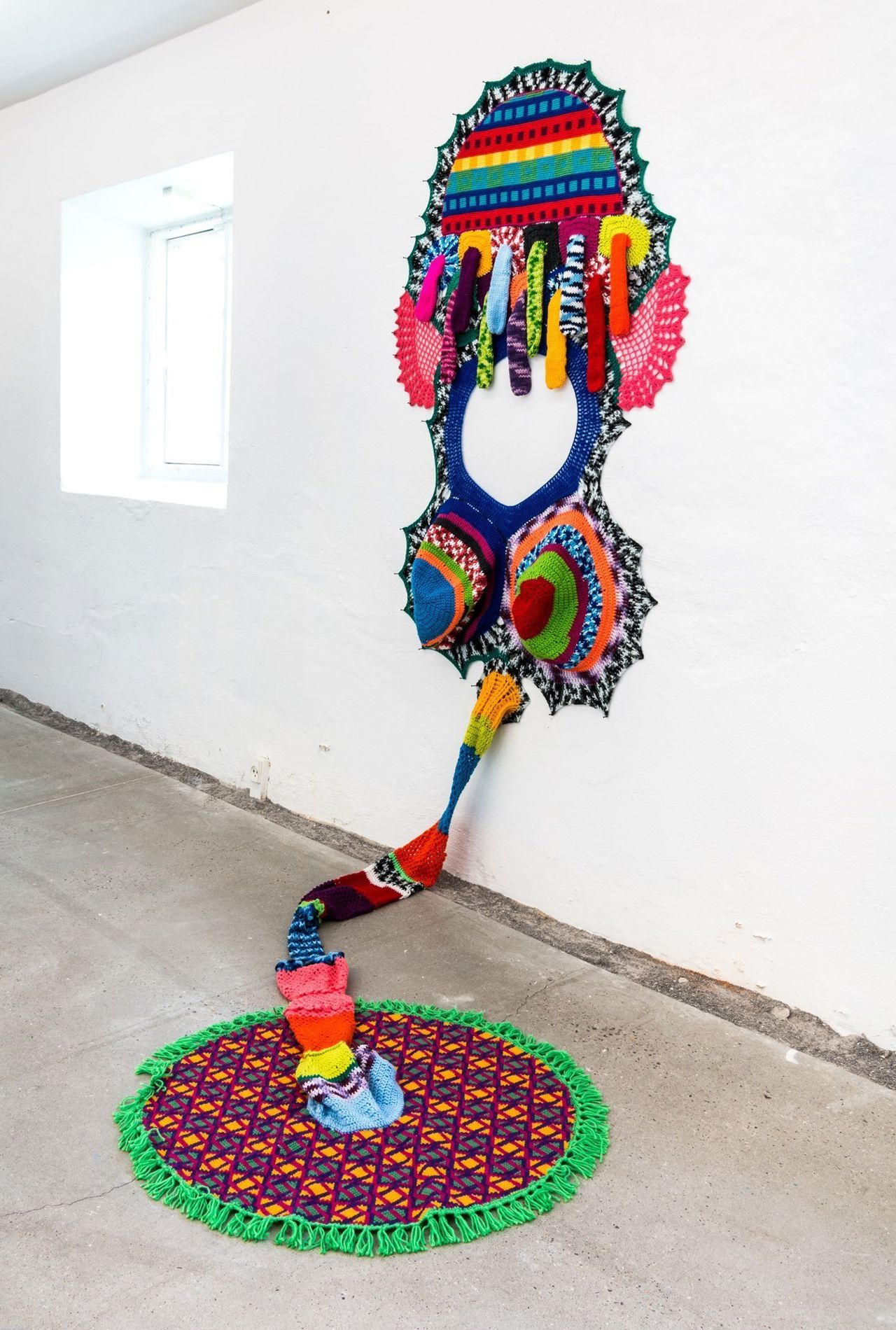 Installationsfoto af udstillingen Enredado på Viborg Kunsthal