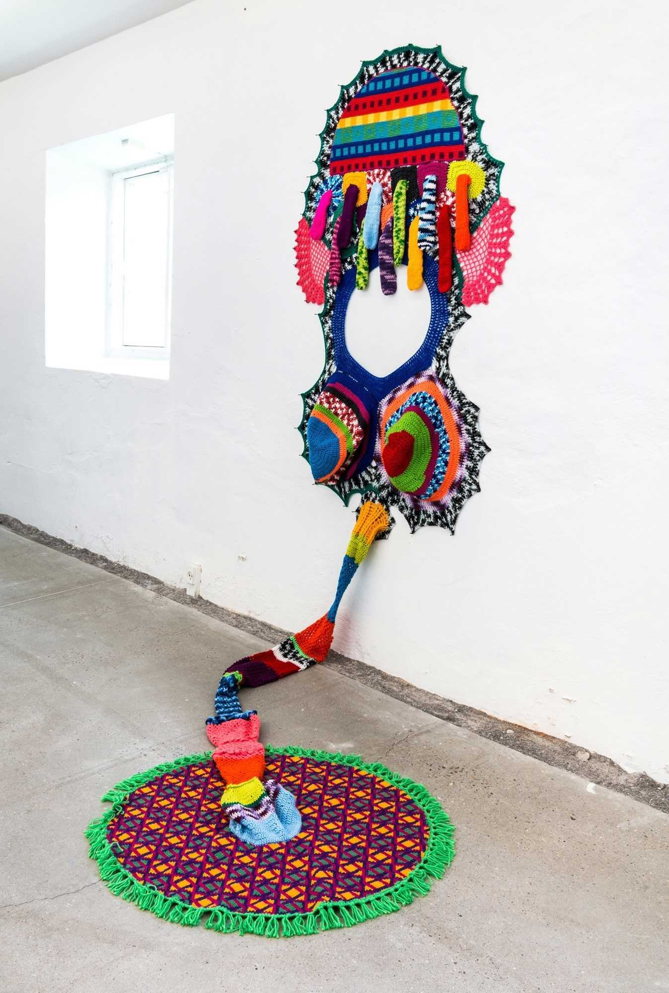 Installationsfoto af udstillingen Enredado på Viborg Kunsthal