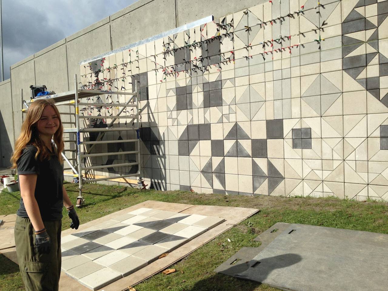 Opsætning af værket 'Tro og Overtro' af billedkunstner Mette Winckelmann