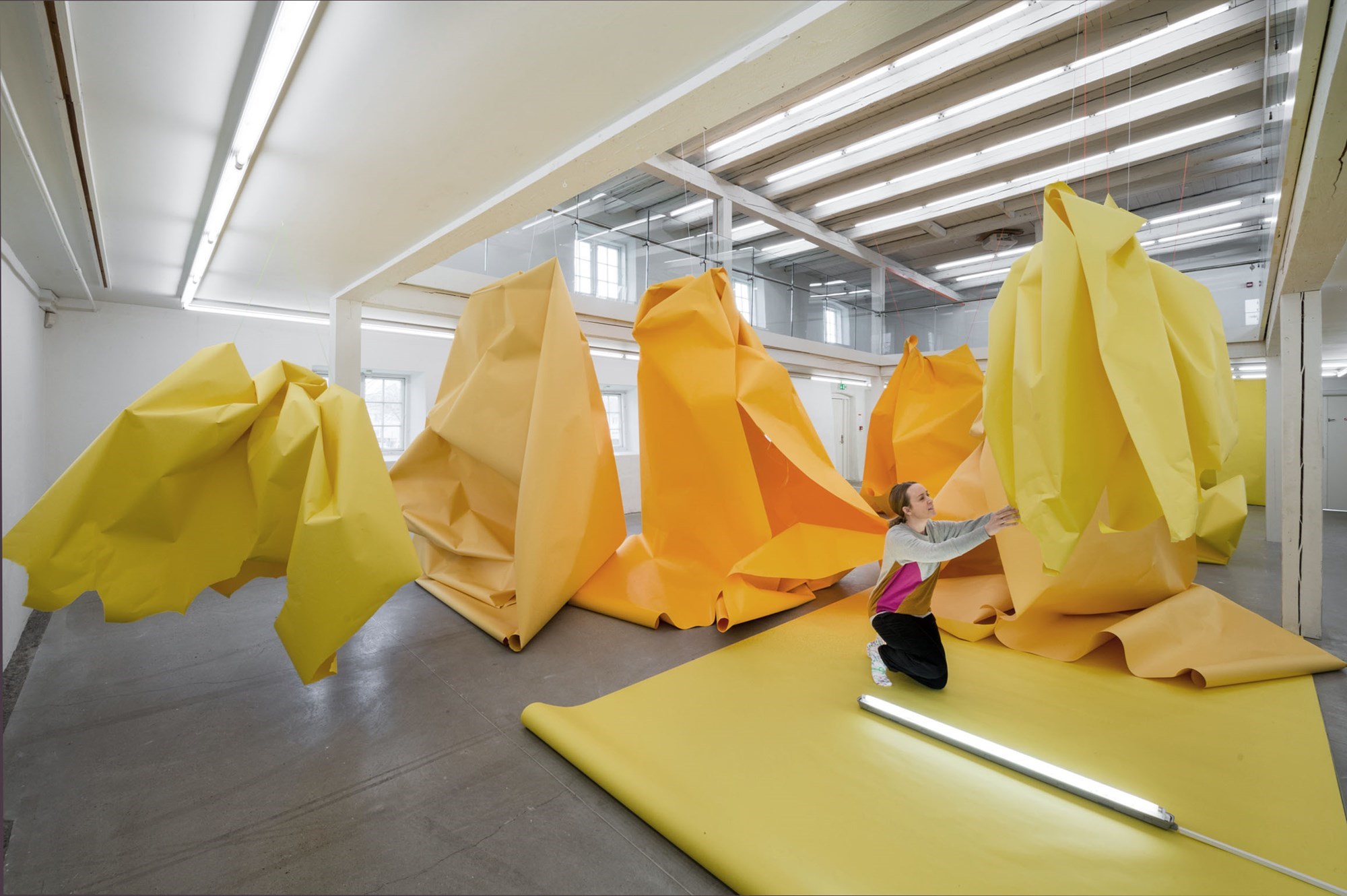 Installationsfoto. Paper Drawing #35, 2022 Af Marit Roland. Viborg Kunsthal