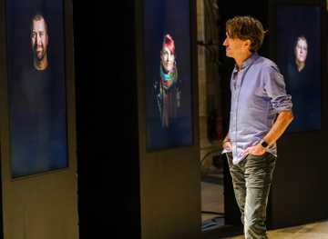 Installationsfoto af People We Love, England