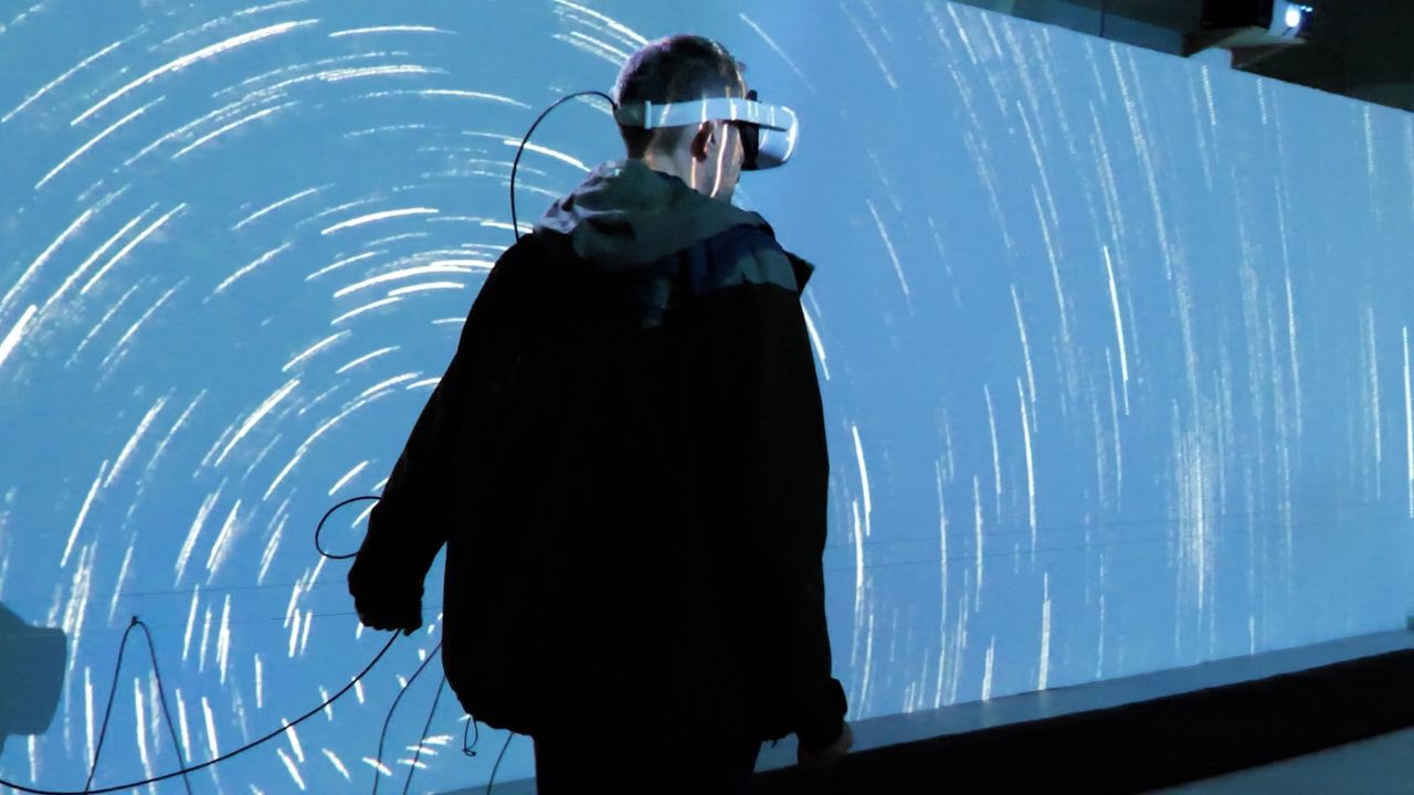 Installationsfoto. SUPERFLEX, Psychoplankton, 2022.