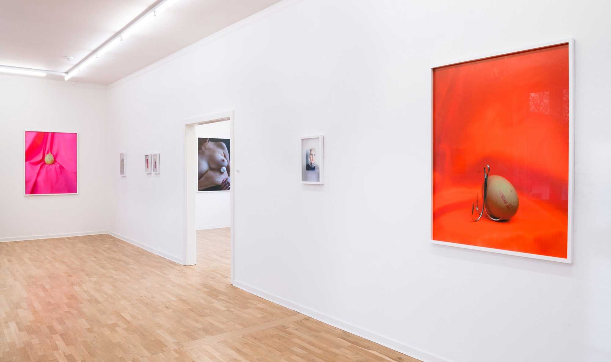 Installationsfoto. 'Oddly Satifying' Fryd Frydendahl, 2022