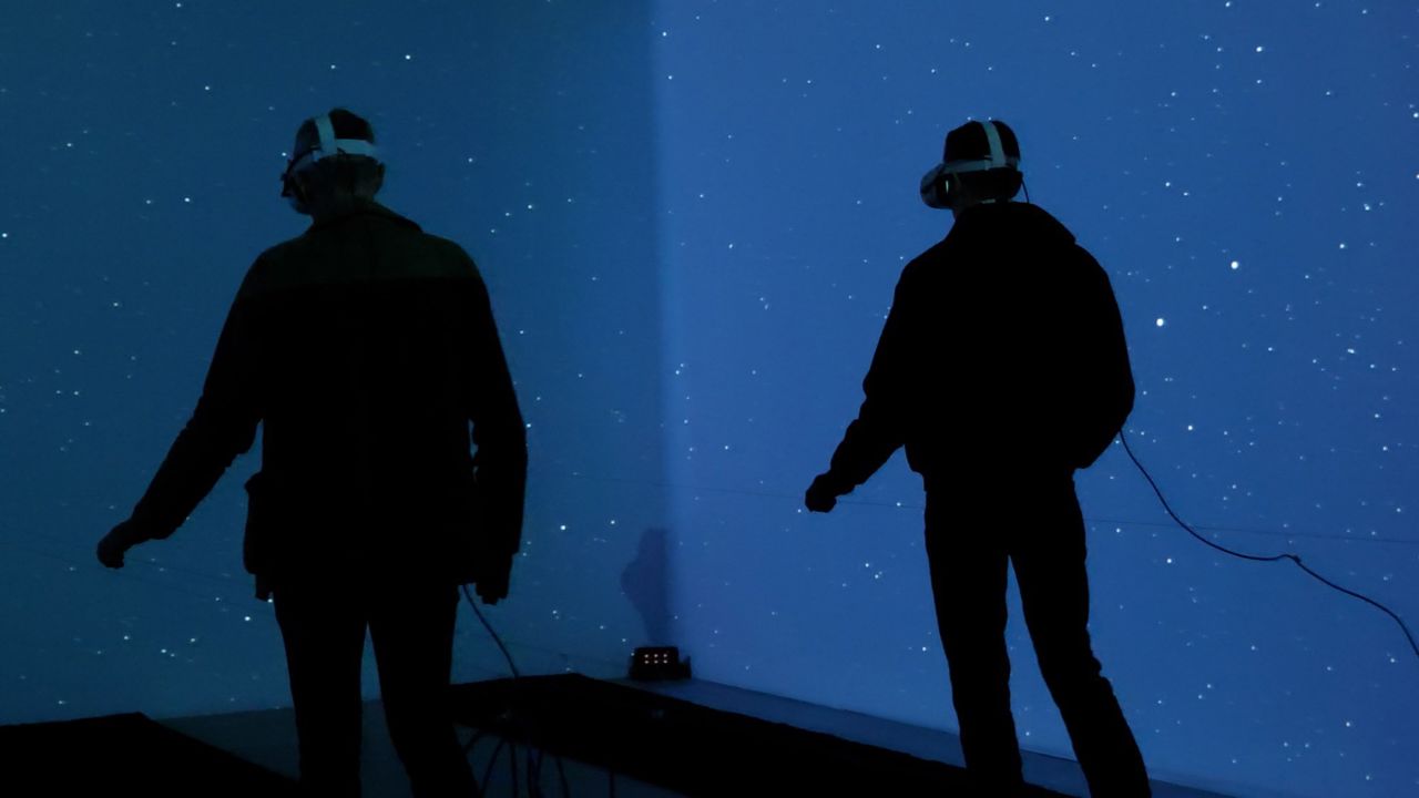 Installationsfoto. SUPERFLEX, Psychoplankton, 2022.